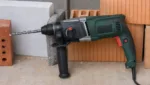 Schlagbohrmaschine: Anpressdruck und Bohrtempo richtig waehlen